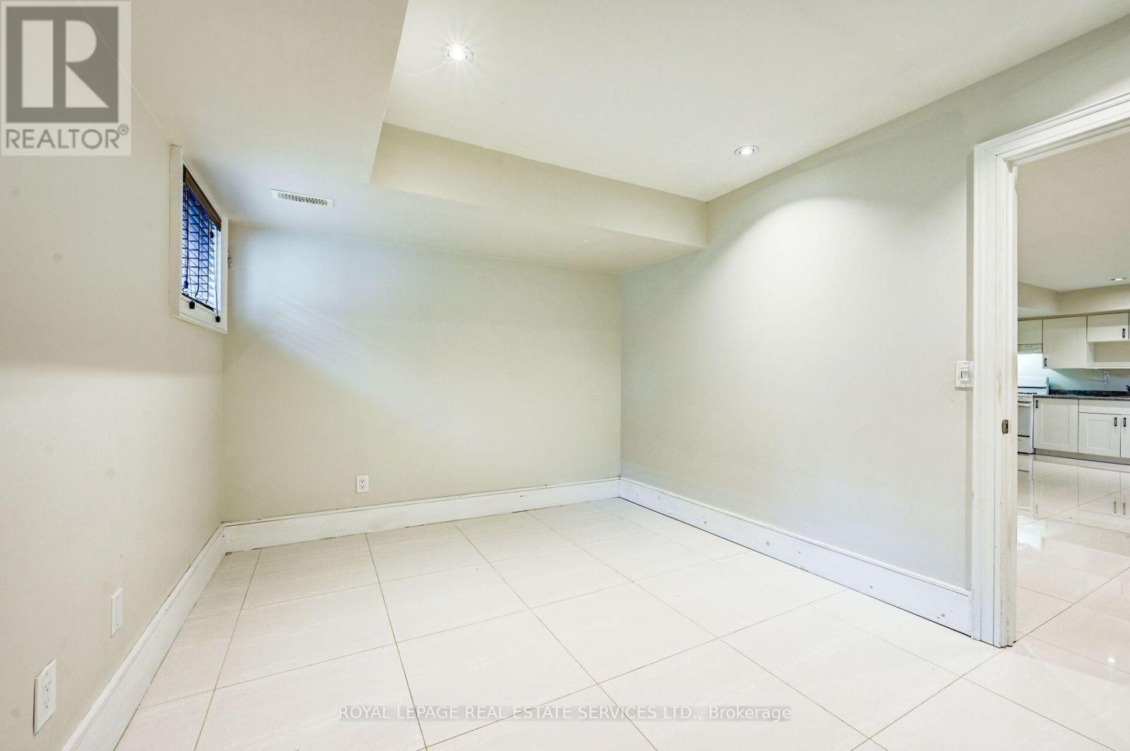 L - 63 Burrows Avenue Property Photo 21