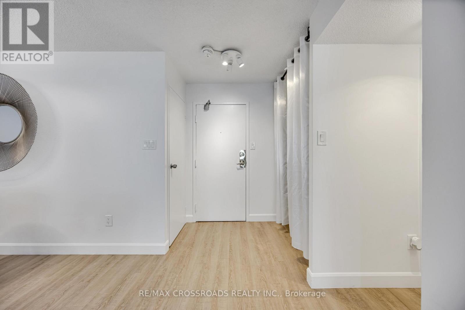 209 - 10 Markbrook Lane Property Photo 11