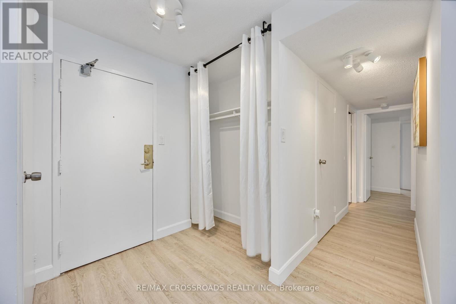 209 - 10 Markbrook Lane Property Photo 12