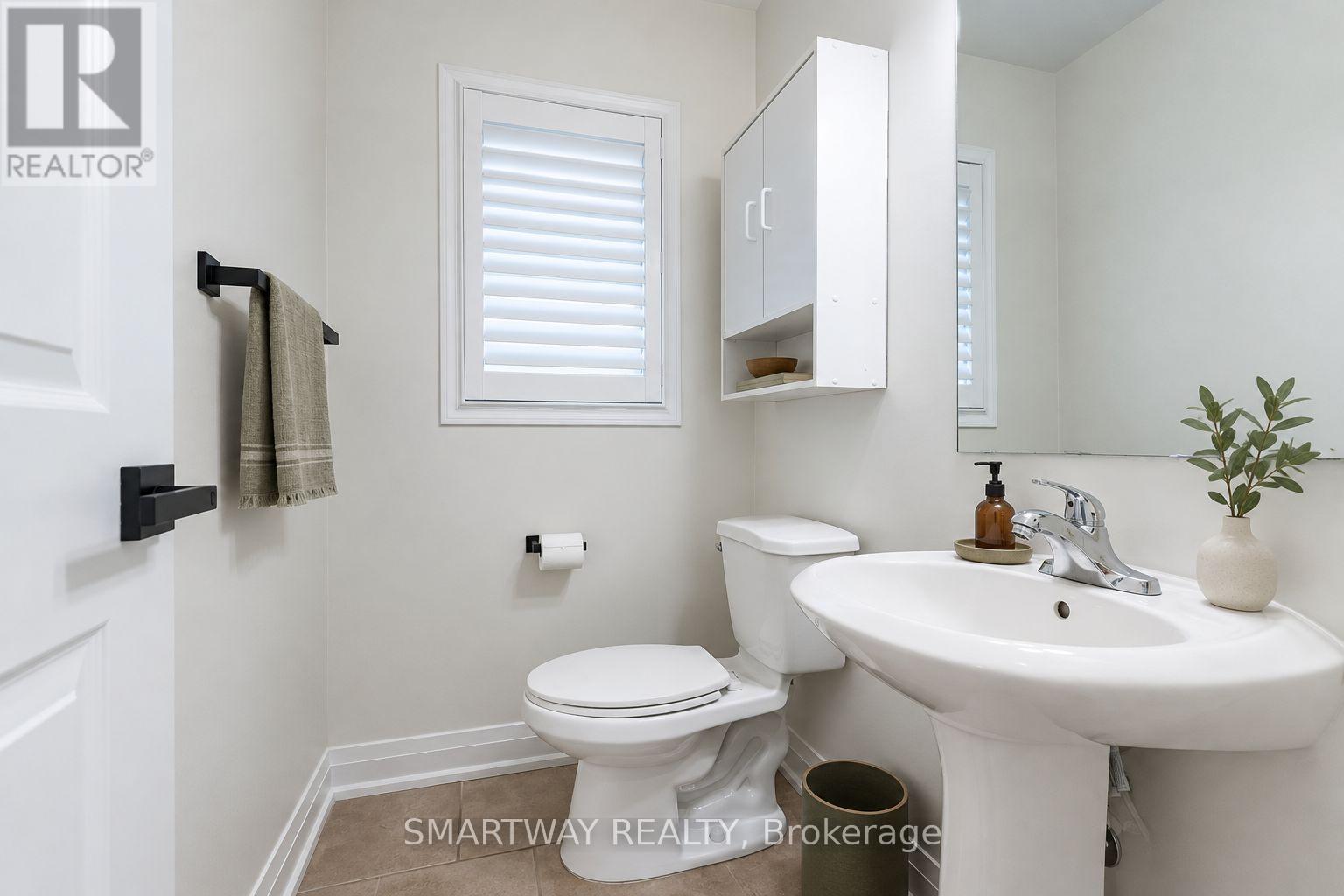94 Goldenlight Circle Property Photo 8