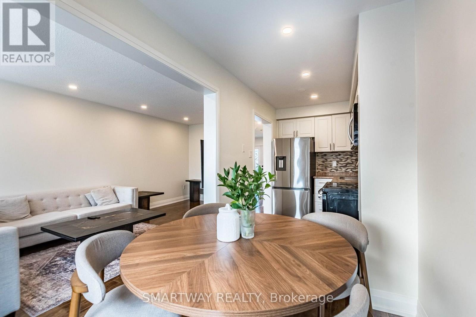 94 Goldenlight Circle Property Photo 17
