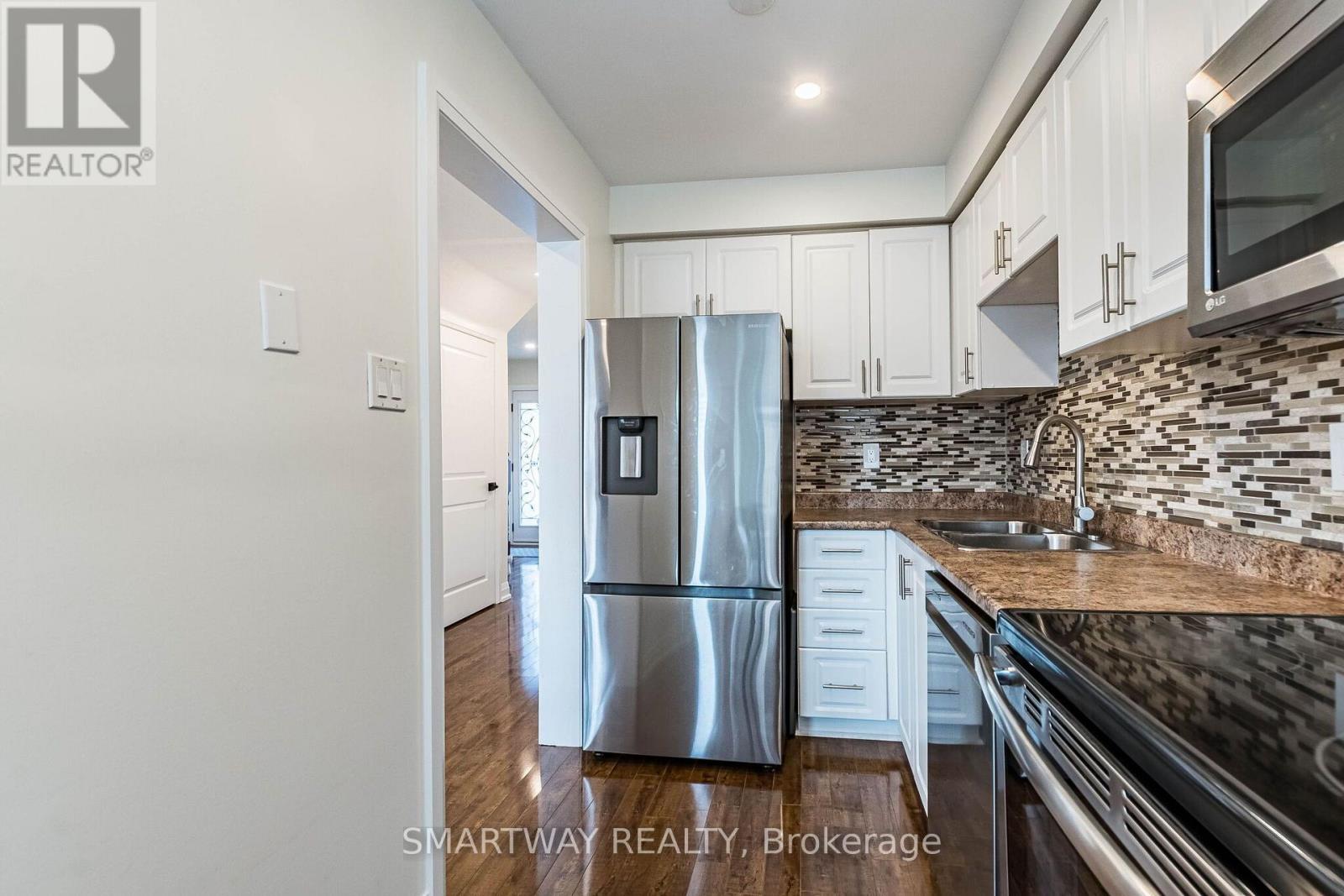 94 Goldenlight Circle Property Photo 19