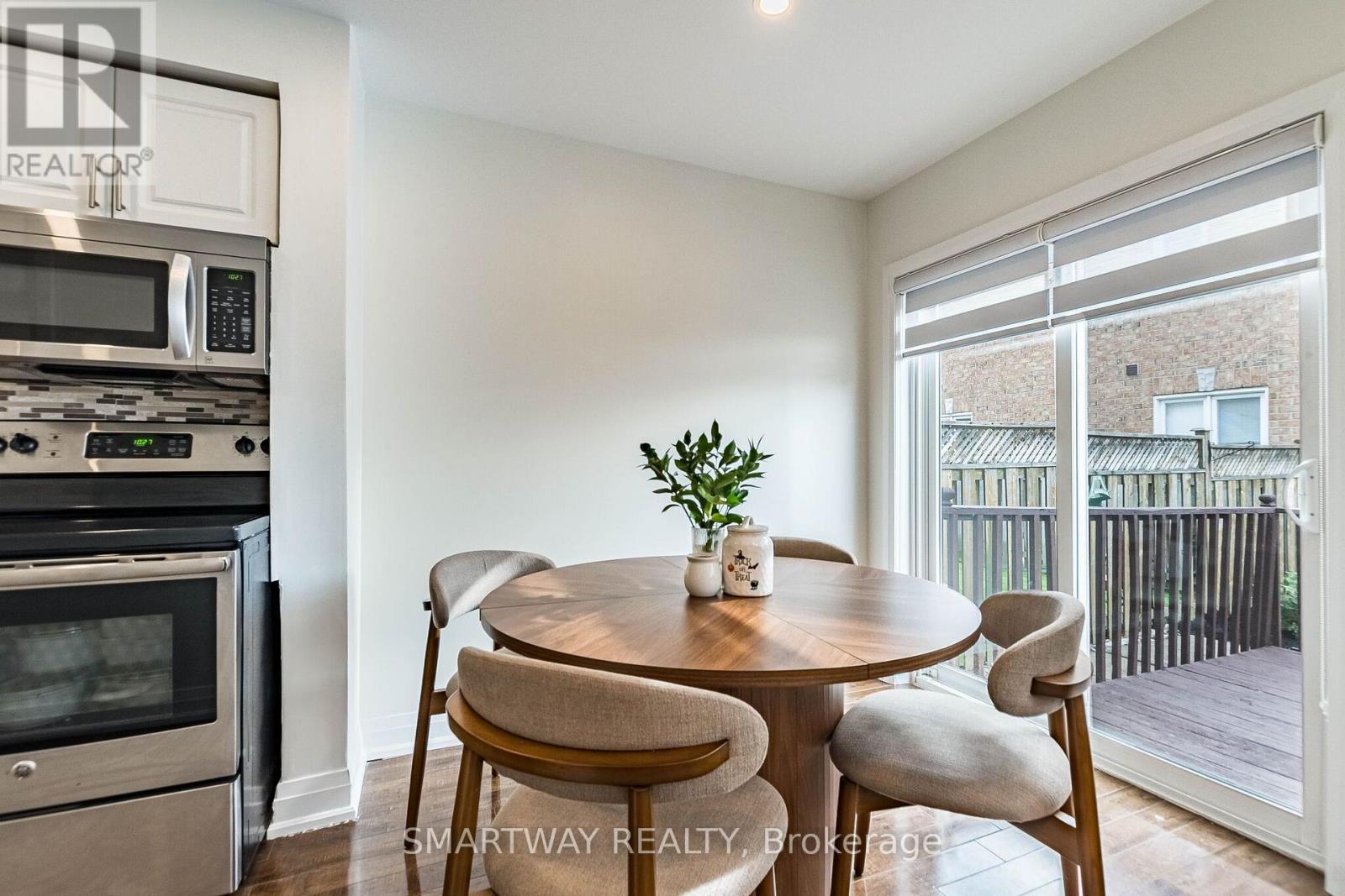 94 Goldenlight Circle Property Photo 22