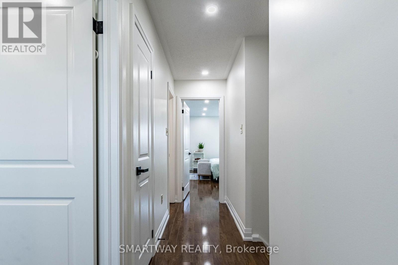 94 Goldenlight Circle Property Photo 23