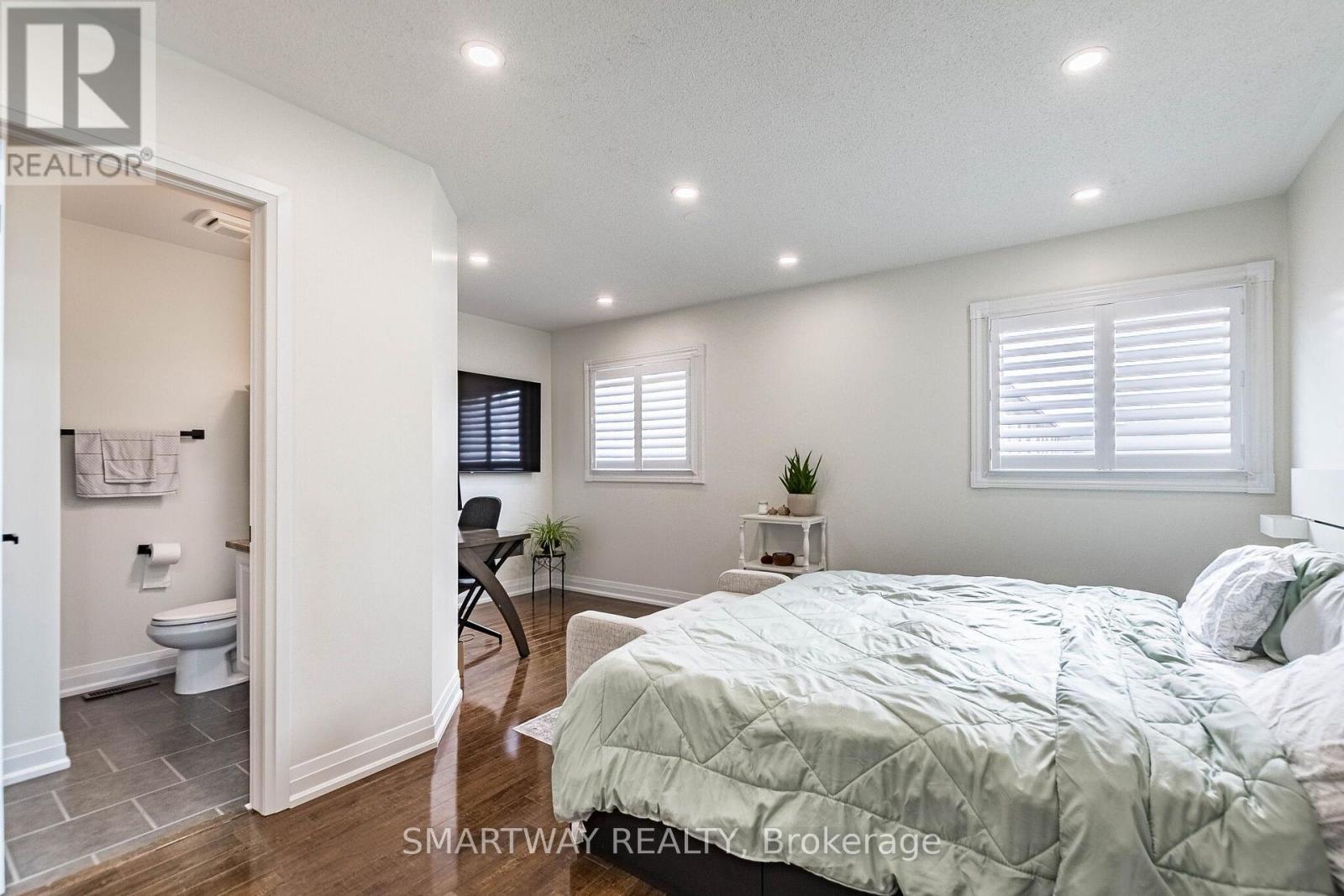 94 Goldenlight Circle Property Photo 25