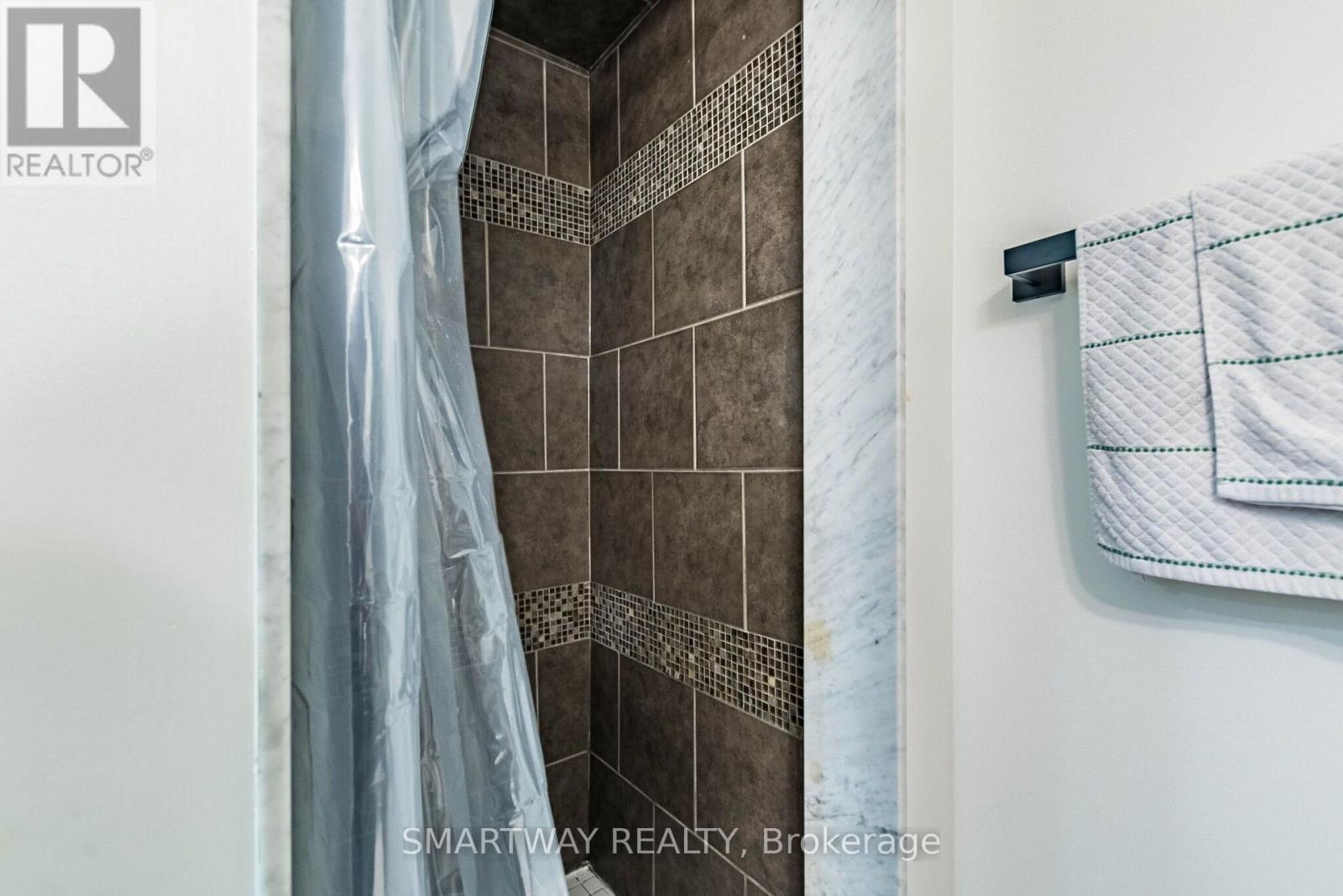 94 Goldenlight Circle Property Photo 32