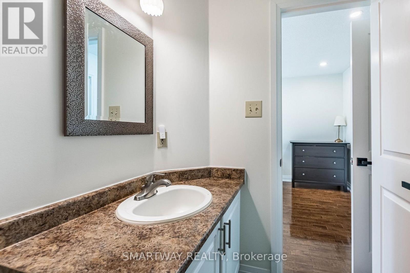 94 Goldenlight Circle Property Photo 33
