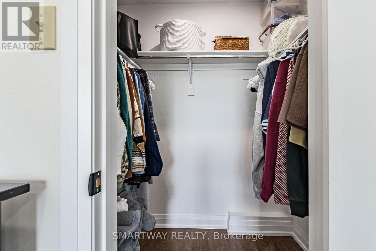 94 Goldenlight Circle Property Photo 34