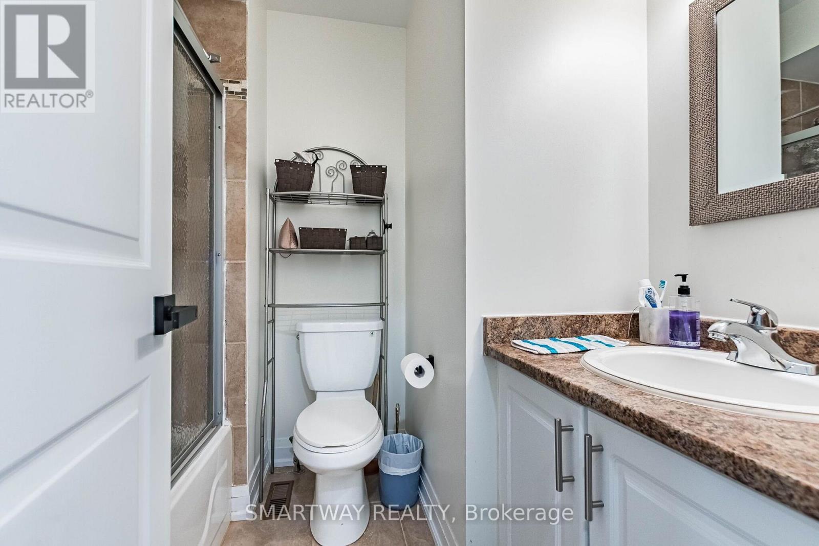 94 Goldenlight Circle Property Photo 37