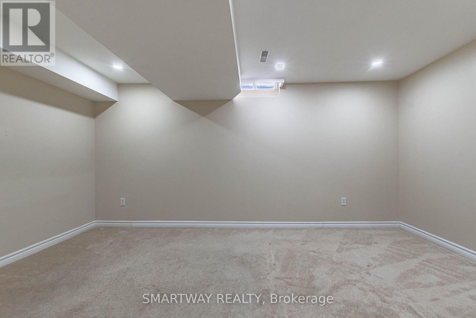 94 Goldenlight Circle Property Photo 40