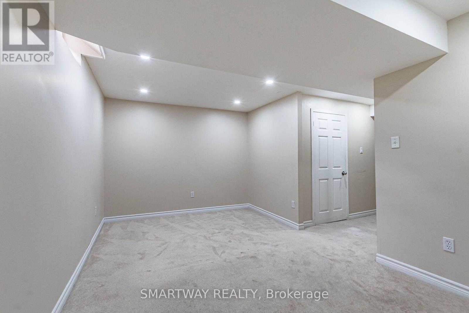 94 Goldenlight Circle Property Photo 43