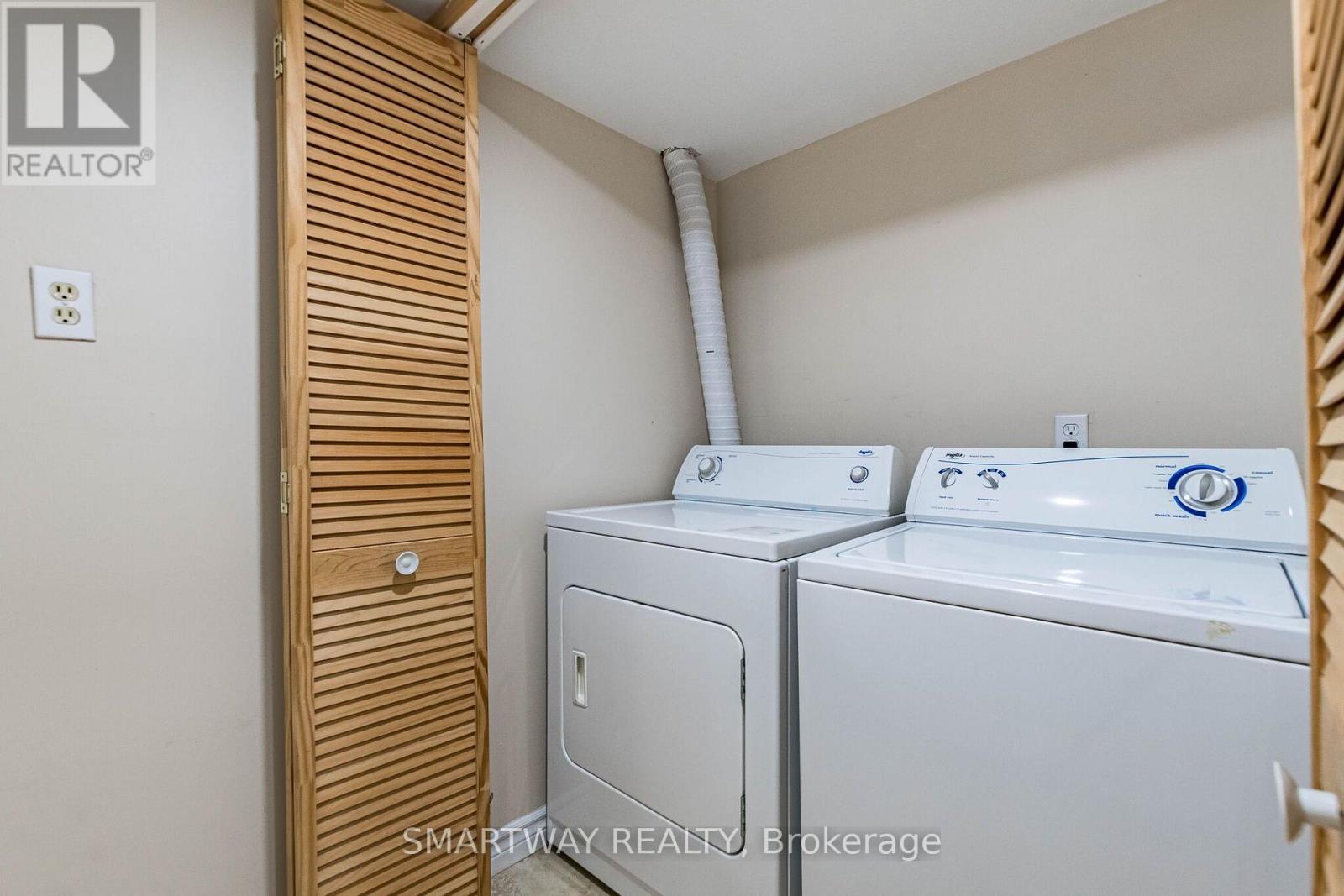 94 Goldenlight Circle Property Photo 44