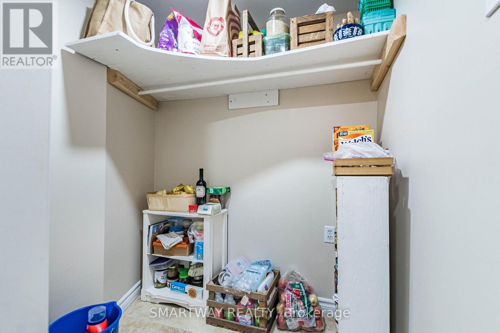 94 Goldenlight Circle Property Photo 45