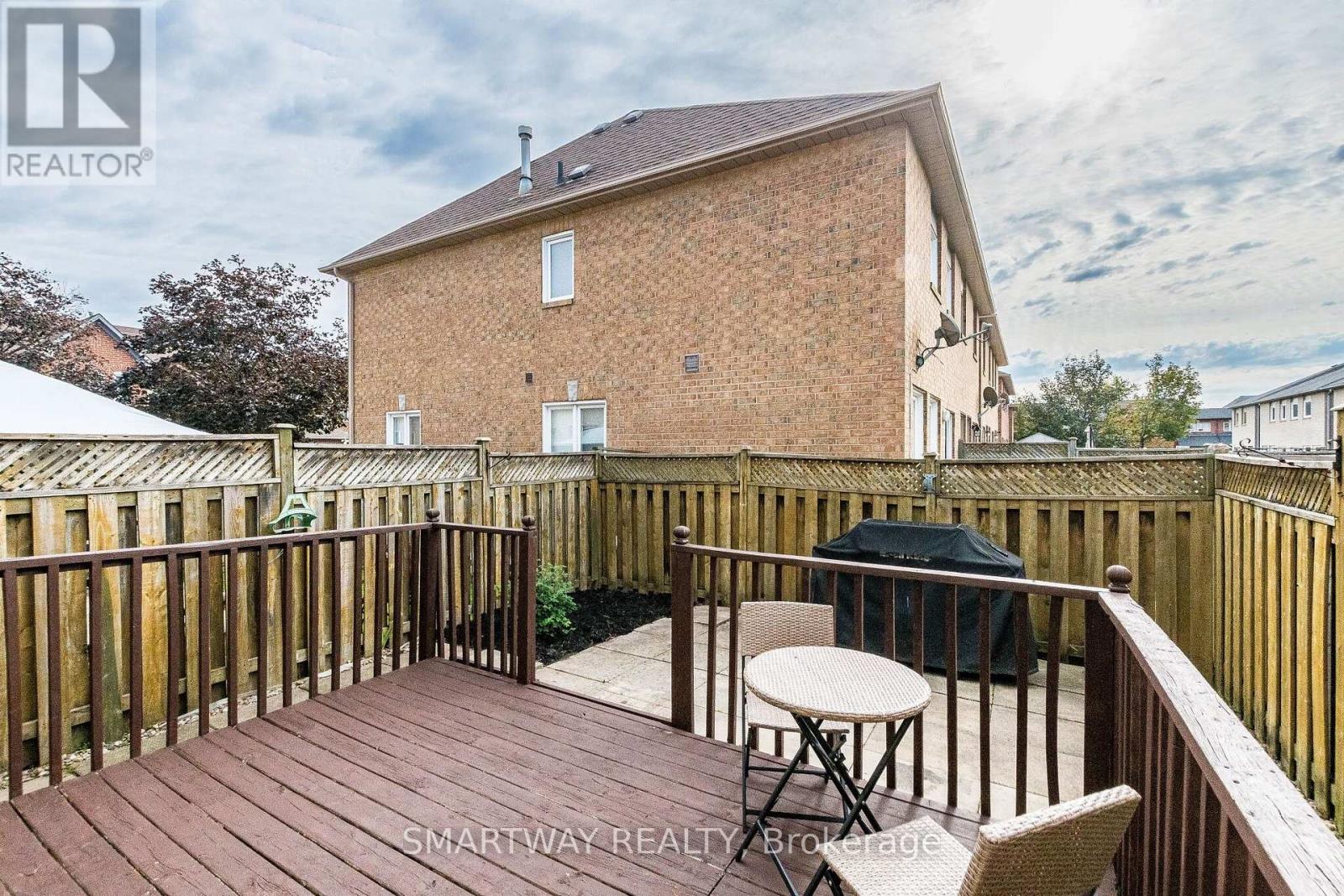 94 Goldenlight Circle Property Photo 47
