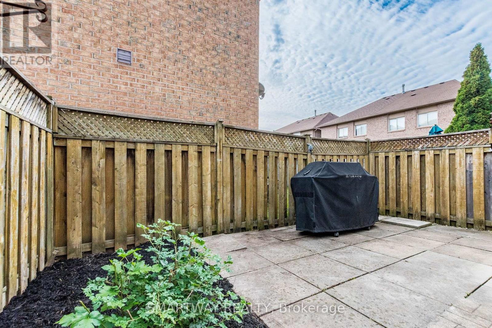 94 Goldenlight Circle Property Photo 49