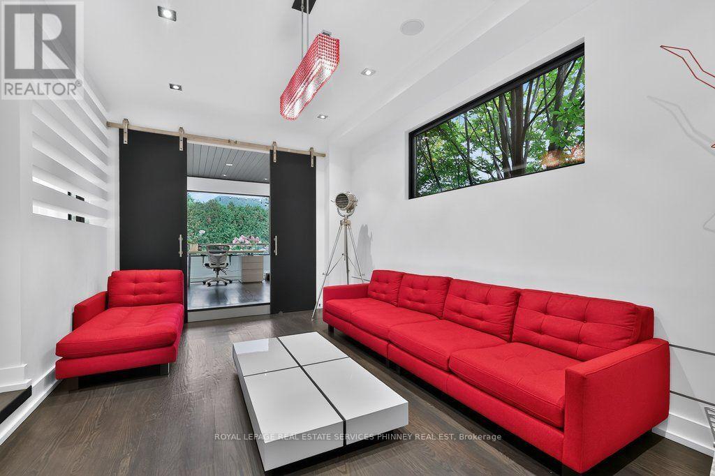 647 Montbeck Crescent Property Photo 4