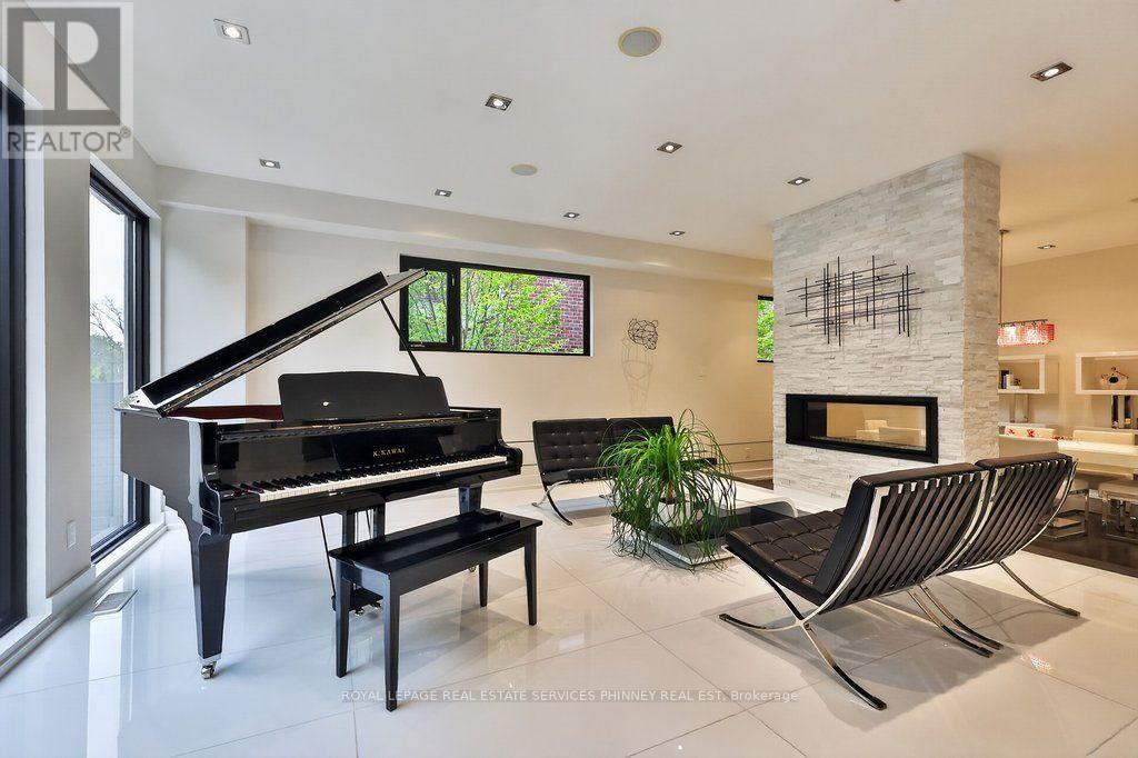 647 Montbeck Crescent Property Photo 8