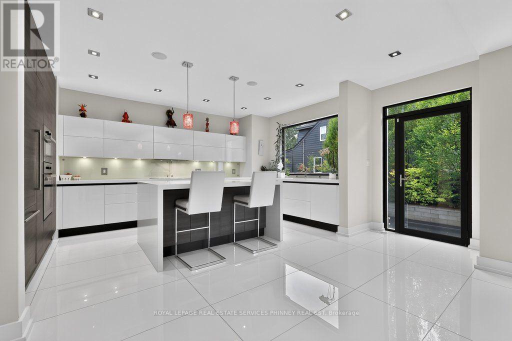 647 Montbeck Crescent Property Photo 10