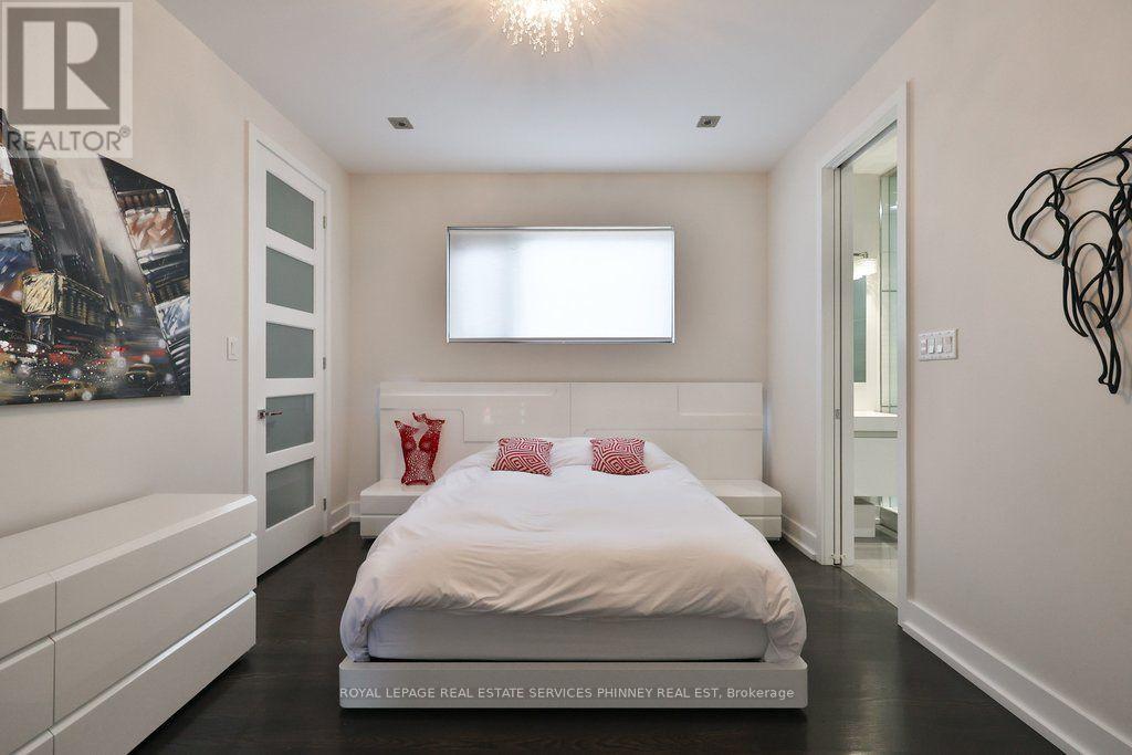 647 Montbeck Crescent Property Photo 23