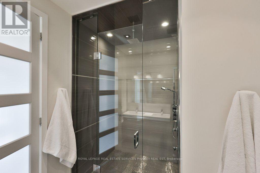647 Montbeck Crescent Property Photo 27