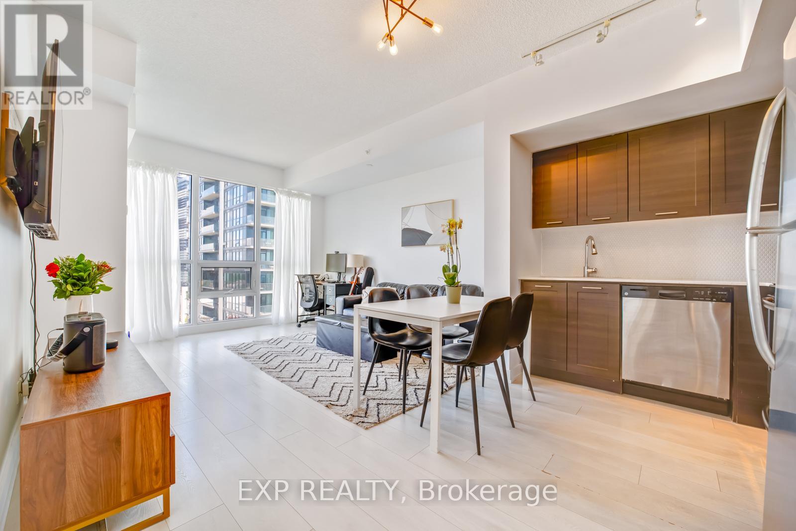 2509 - 2212 Lake Shore Boulevard W Property Photo 3