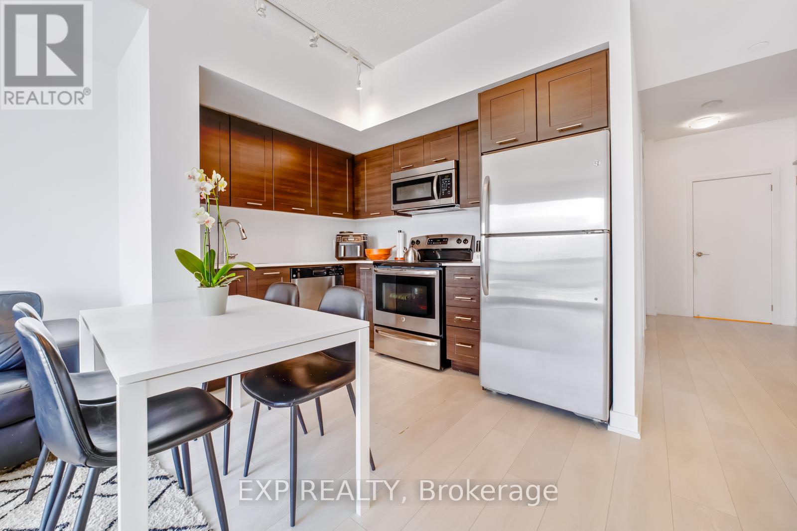 2509 - 2212 Lake Shore Boulevard W Property Photo 4