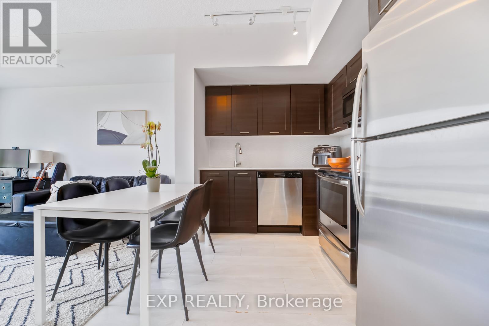 2509 - 2212 Lake Shore Boulevard W Property Photo 5