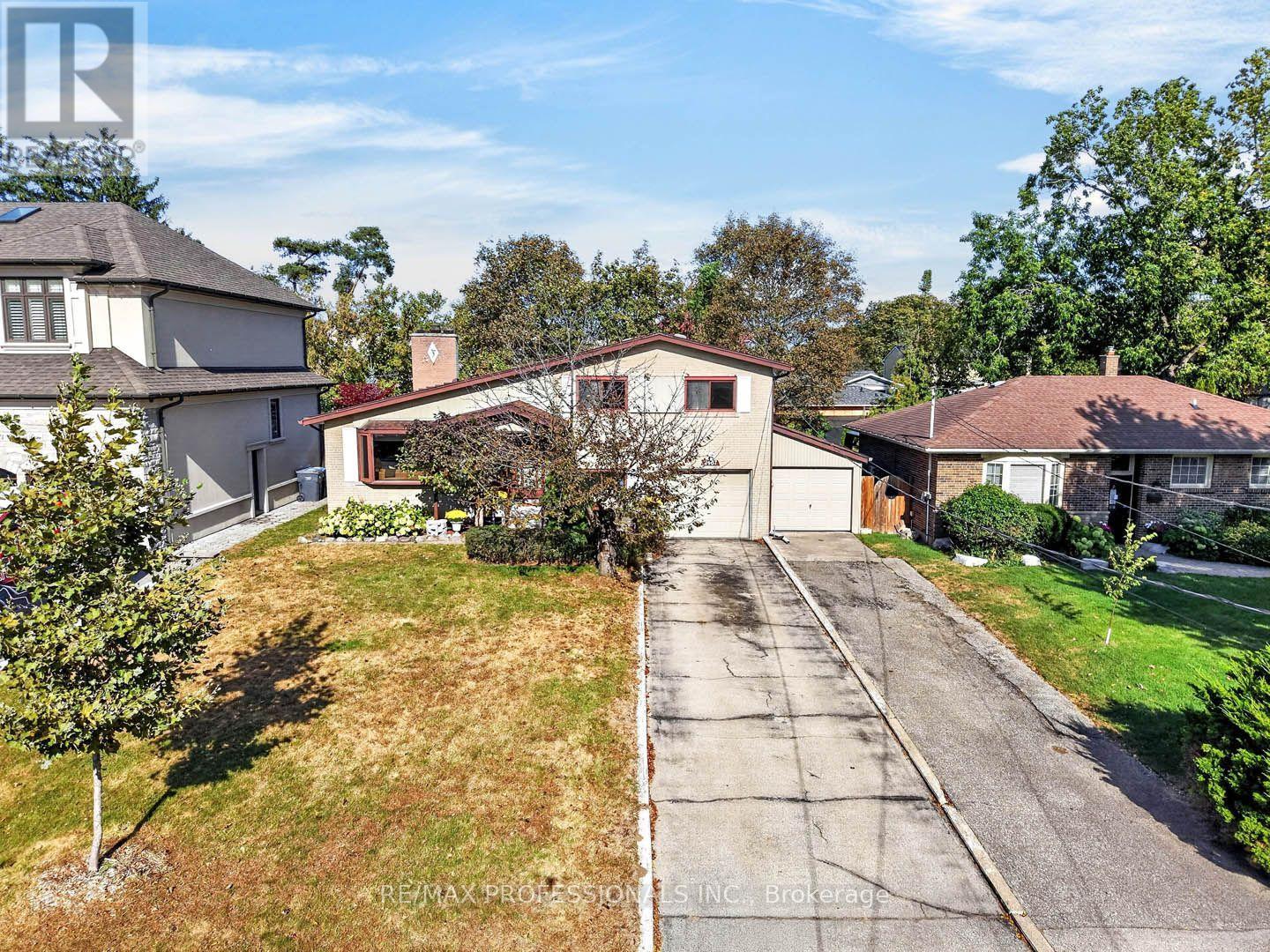 2467 Edenhurst Drive Property Photo 3