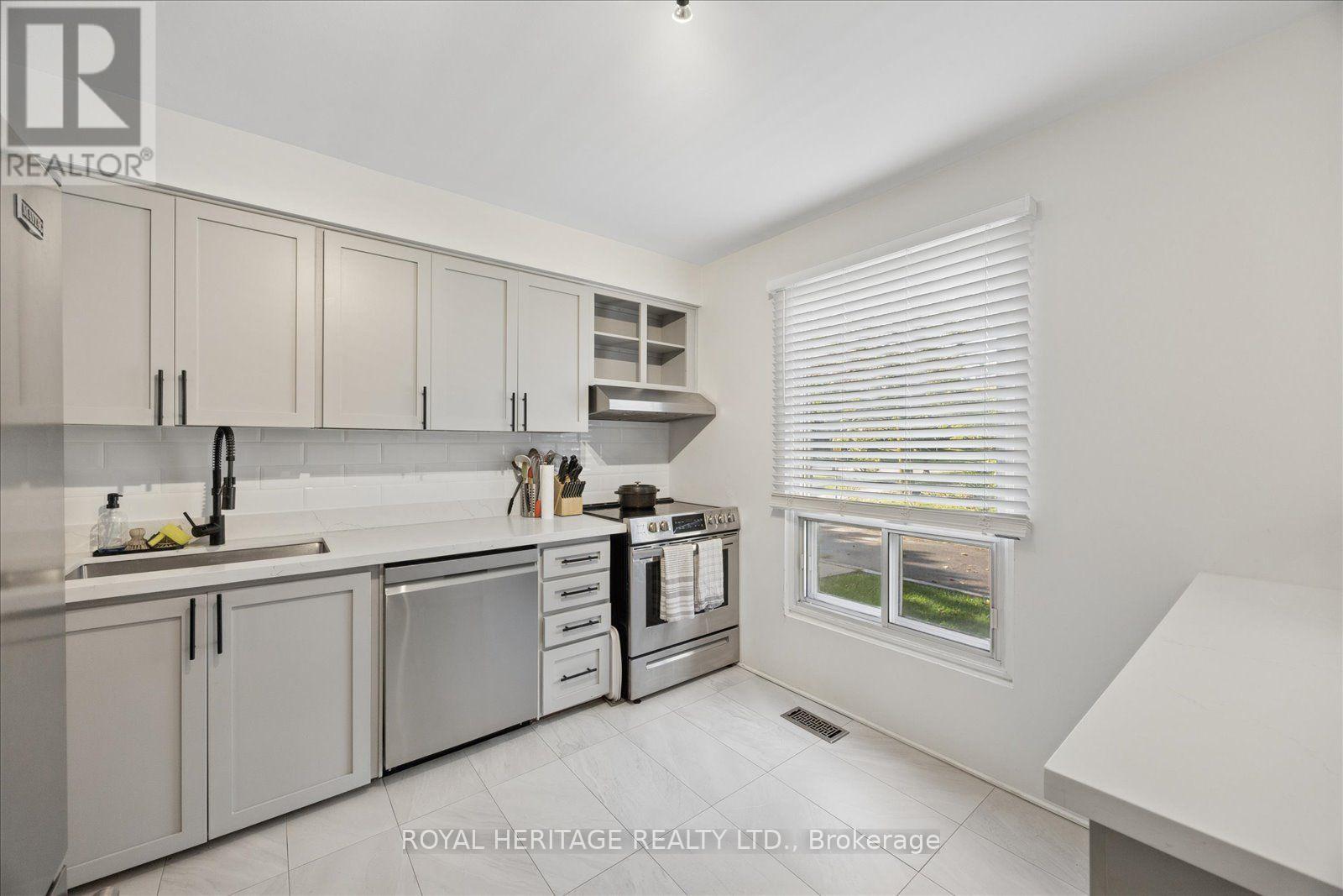 105 - 701 Burnhamthorpe Road Property Photo 6