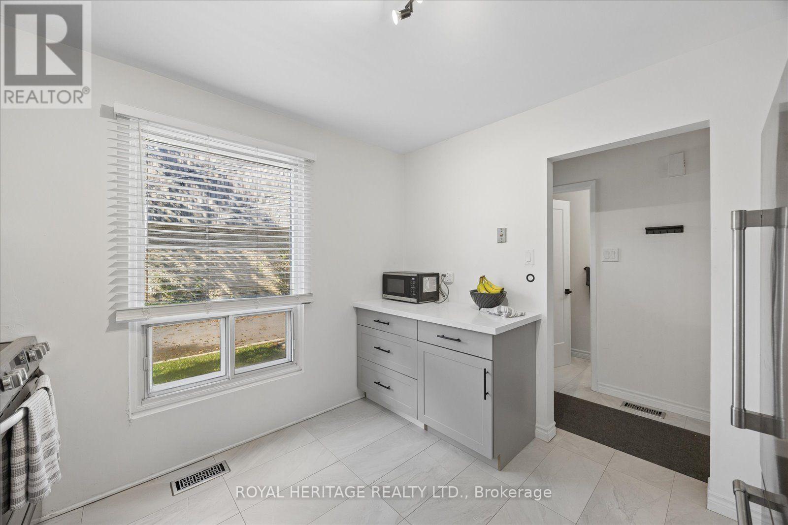 105 - 701 Burnhamthorpe Road Property Photo 10