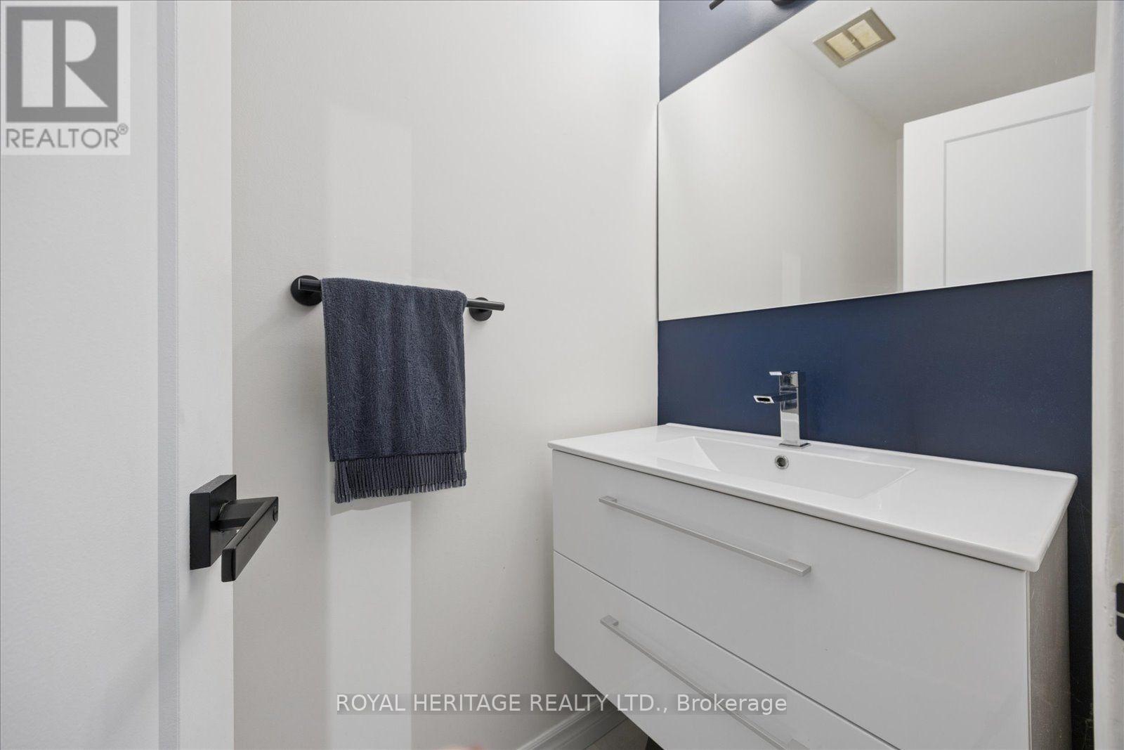 105 - 701 Burnhamthorpe Road Property Photo 17