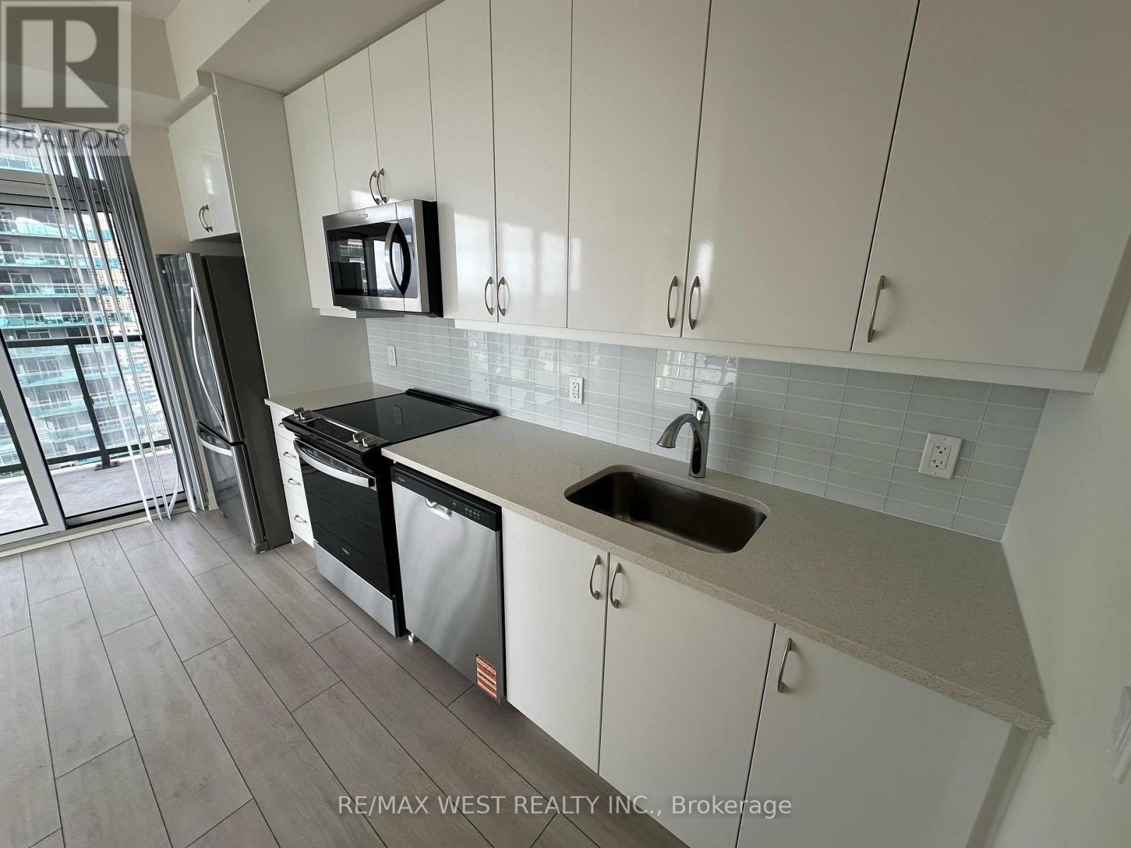 2511 - 38 Annie Craig Drive Property Photo 4