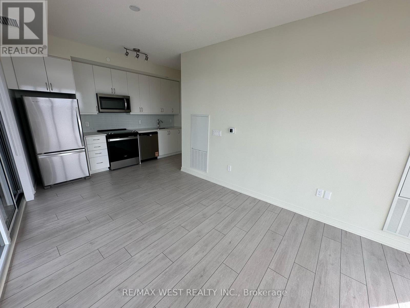 2511 - 38 Annie Craig Drive Property Photo 6