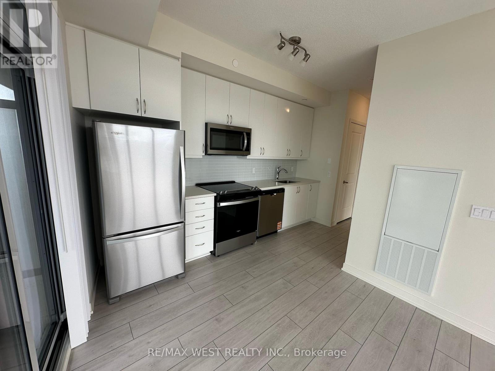 2511 - 38 Annie Craig Drive Property Photo 7