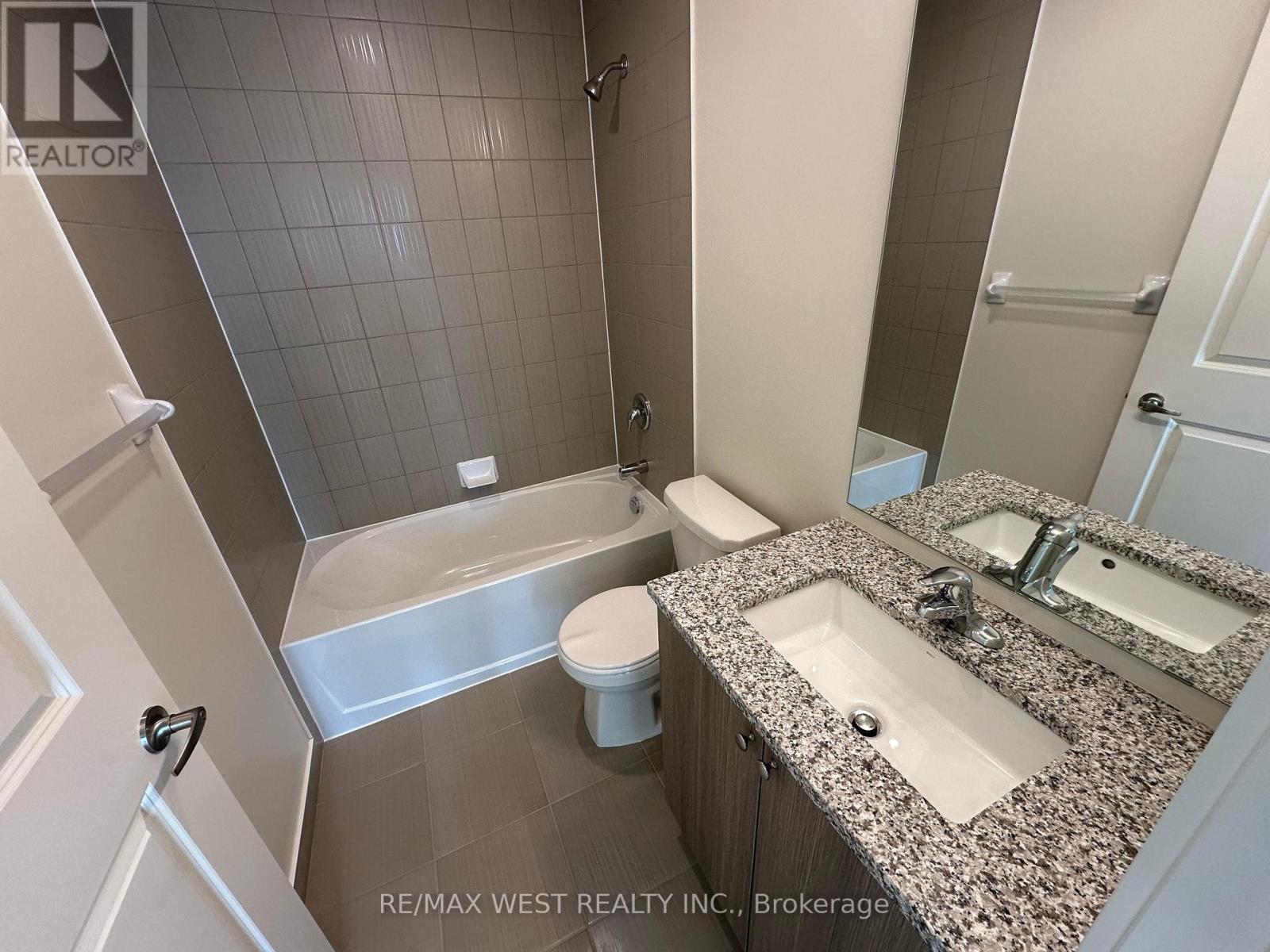 2511 - 38 Annie Craig Drive Property Photo 12