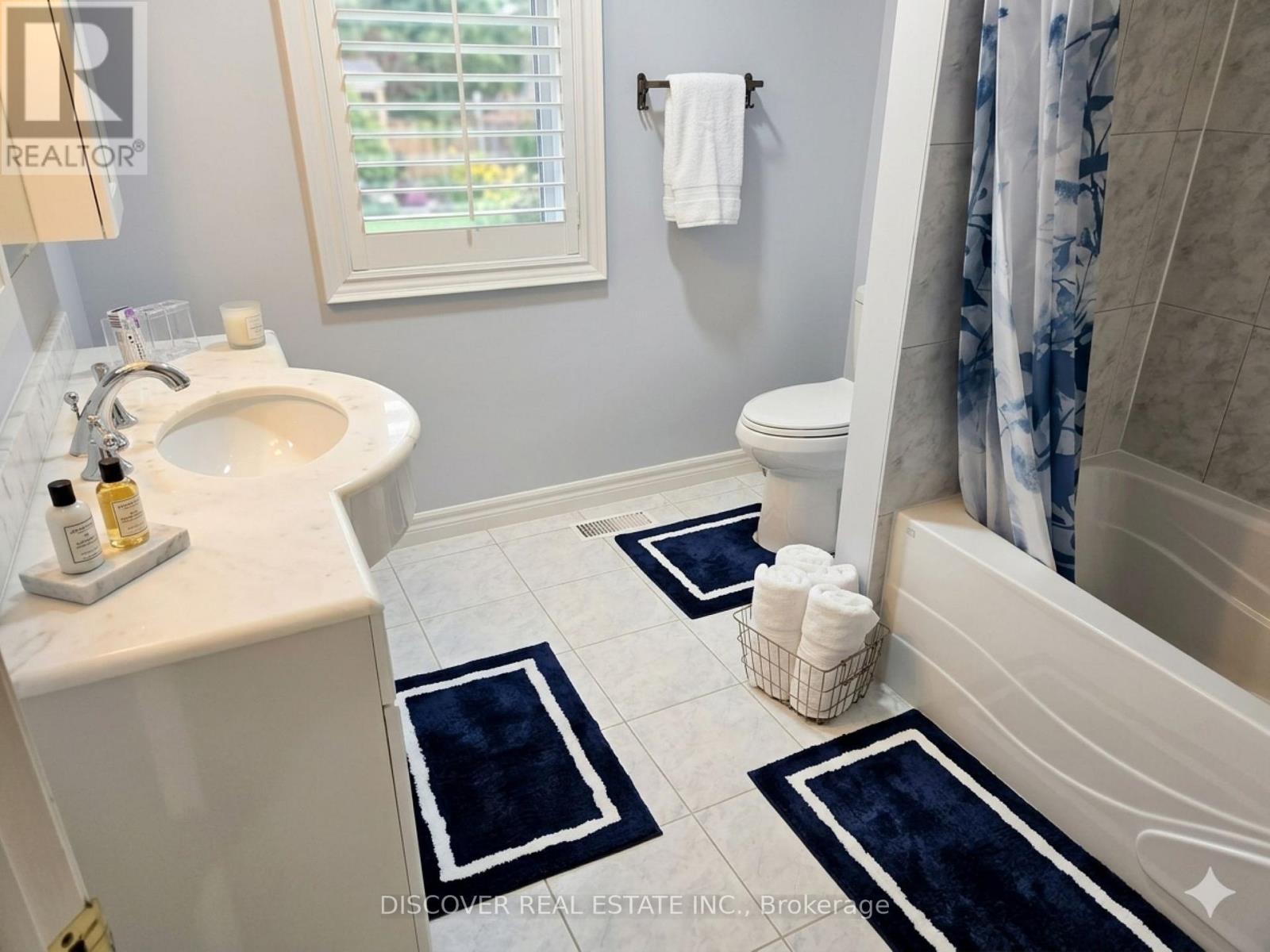 963 Hampton Crescent Property Photo 6