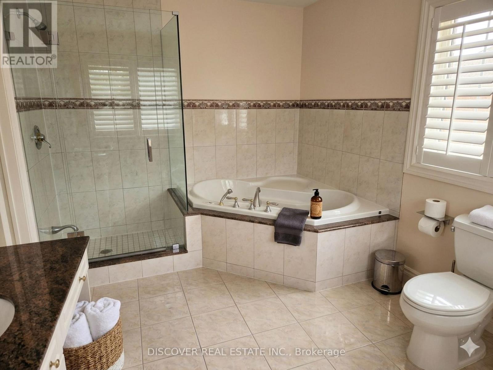 963 Hampton Crescent Property Photo 7