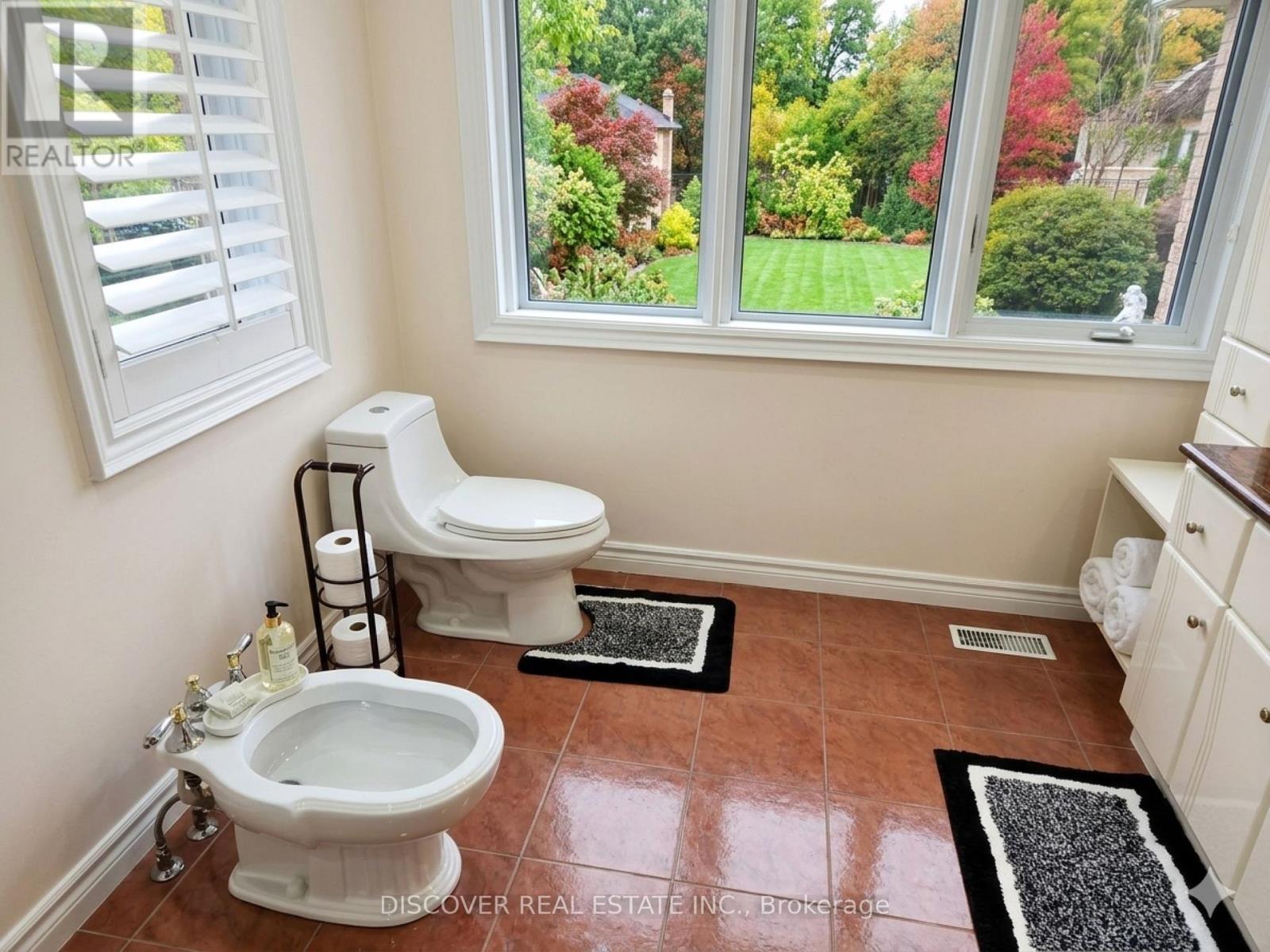 963 Hampton Crescent Property Photo 9