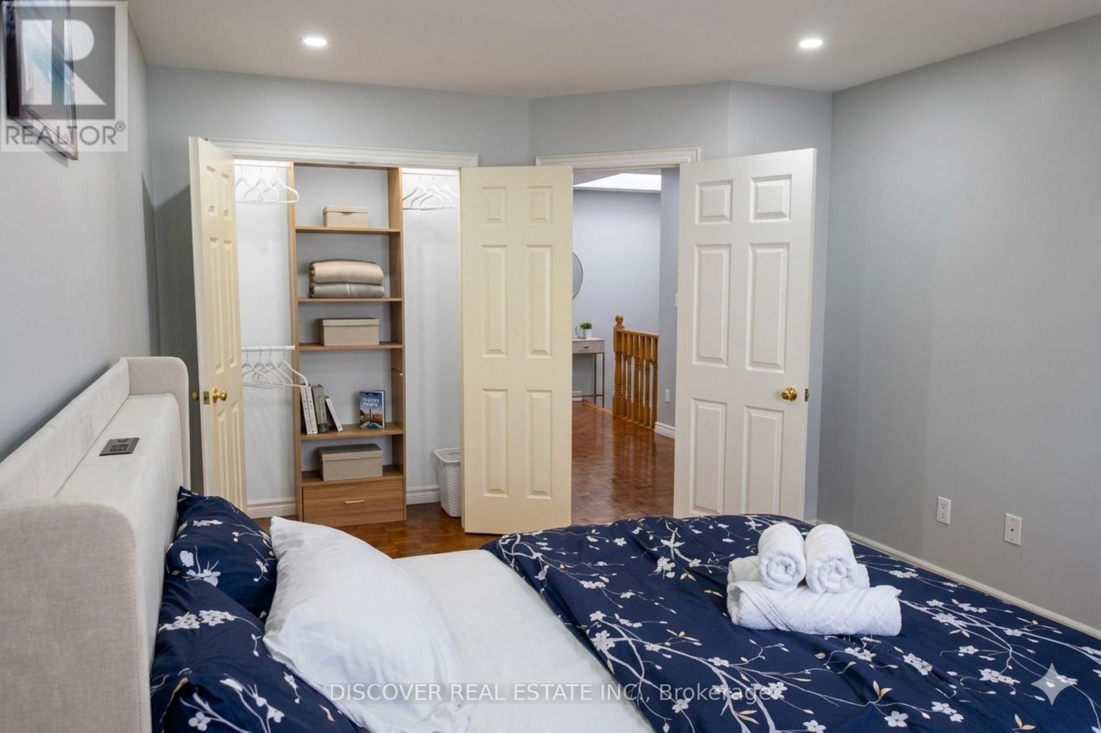 963 Hampton Crescent Property Photo 16
