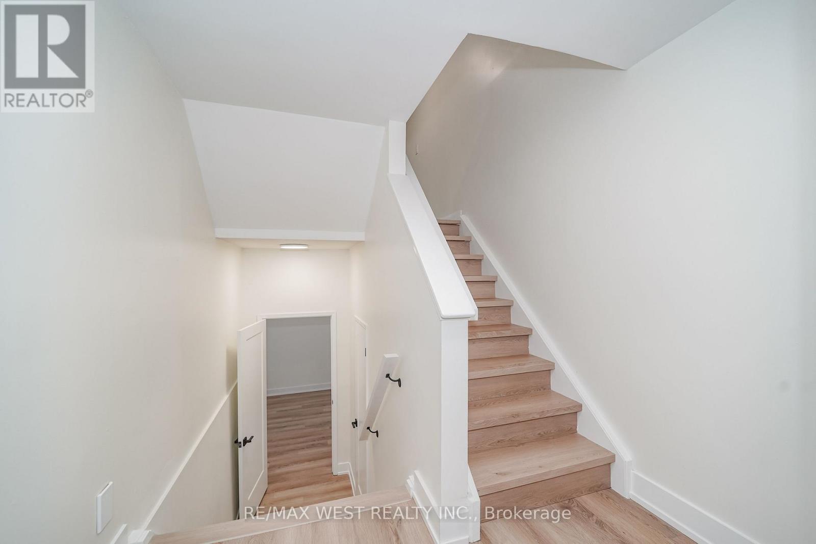 36 - 250 Satok Crescent Property Photo 6