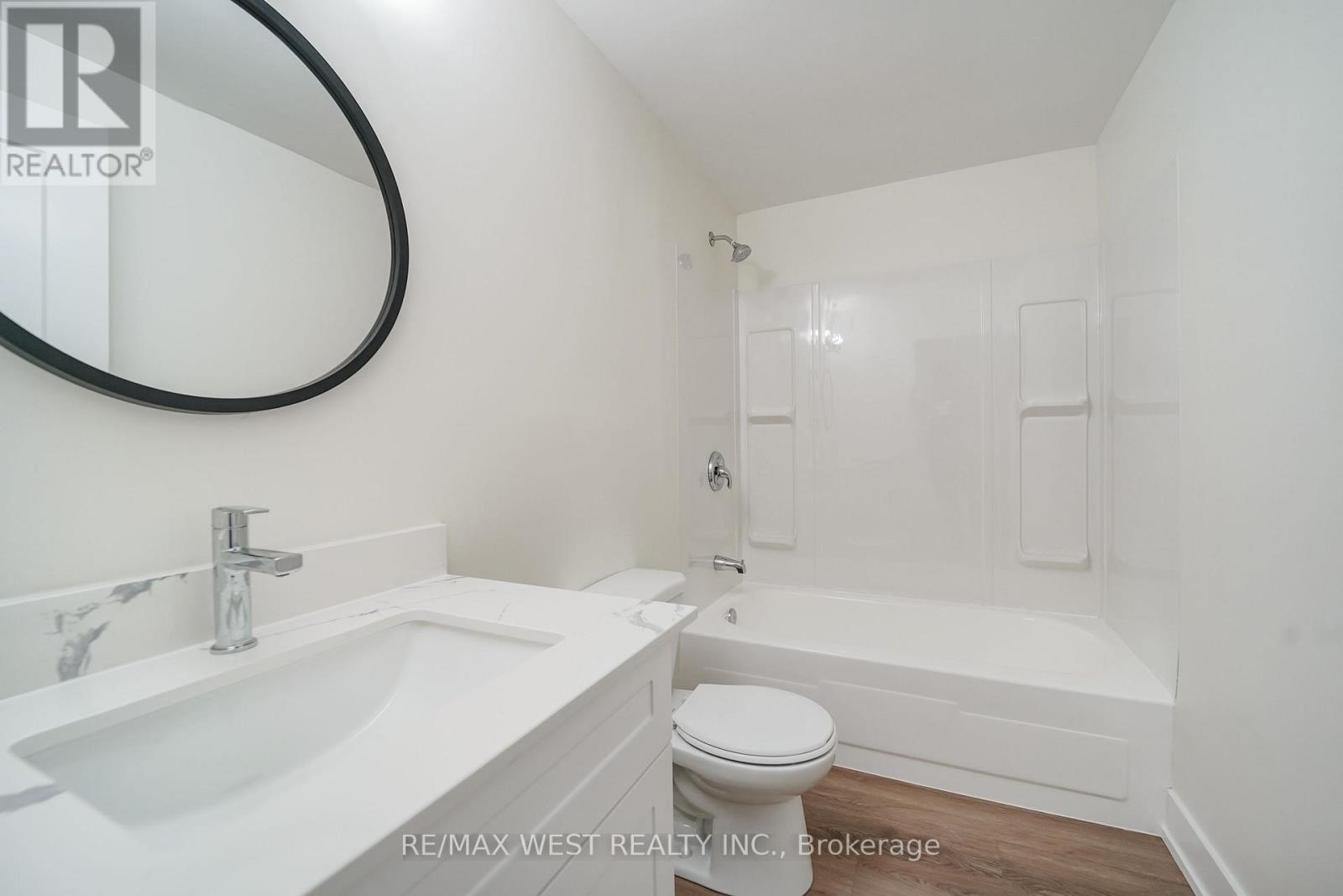 36 - 250 Satok Crescent Property Photo 9