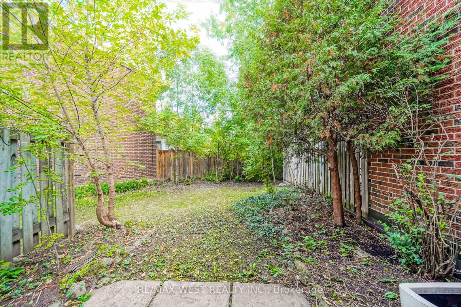 36 - 250 Satok Crescent Property Photo 11