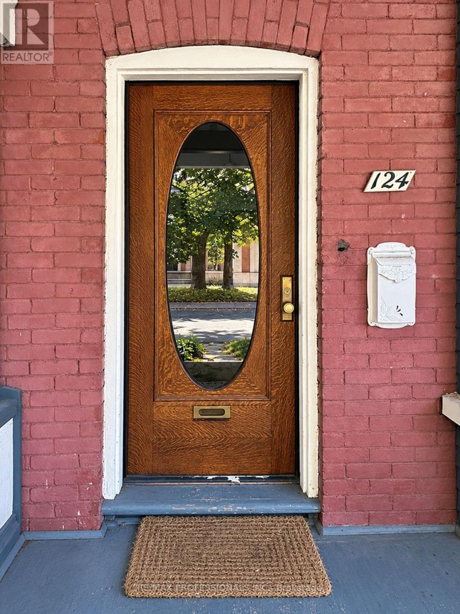 124 Close Avenue Property Photo 5