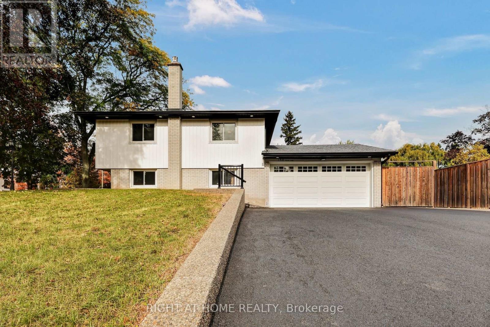 139 Third Line Property Photo 1