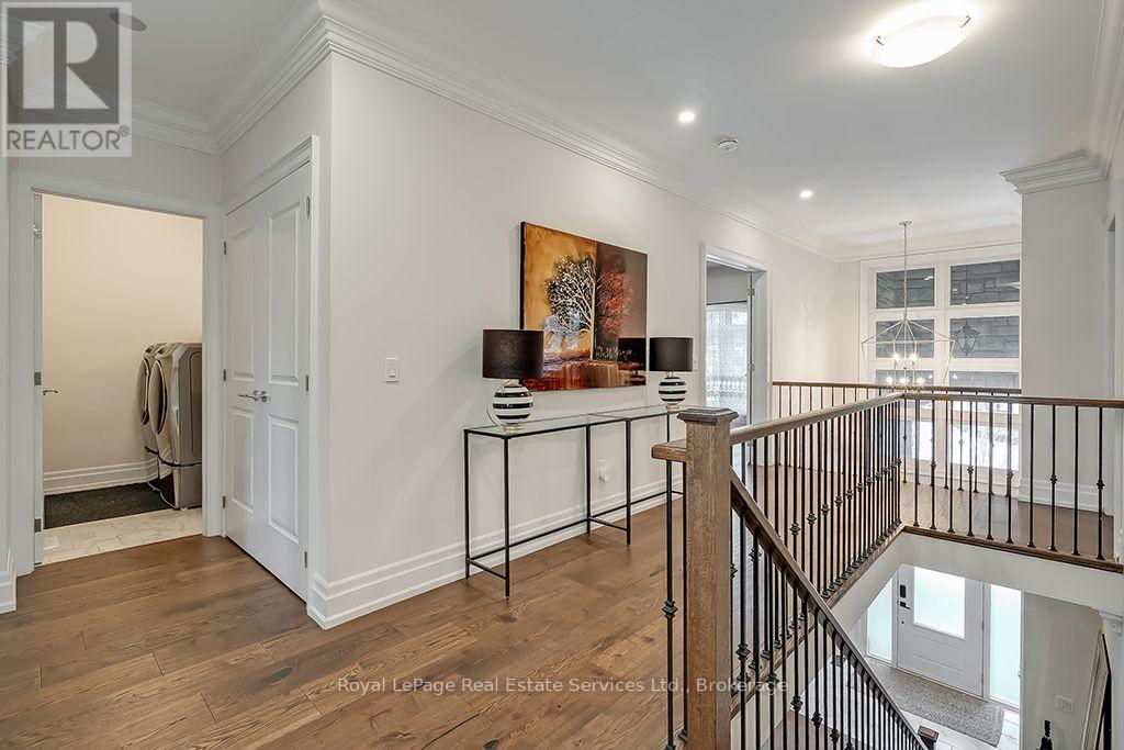 124 Paliser Court Property Photo 28