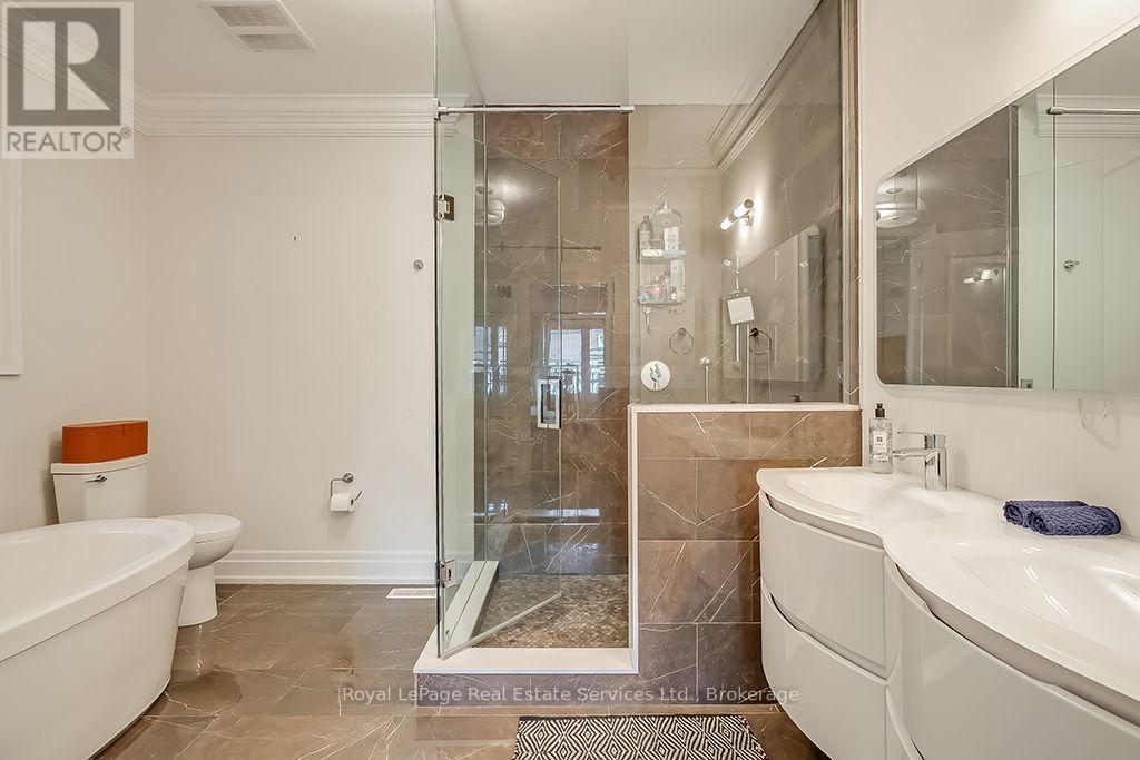 124 Paliser Court Property Photo 31