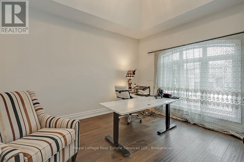 124 Paliser Court Property Photo 32