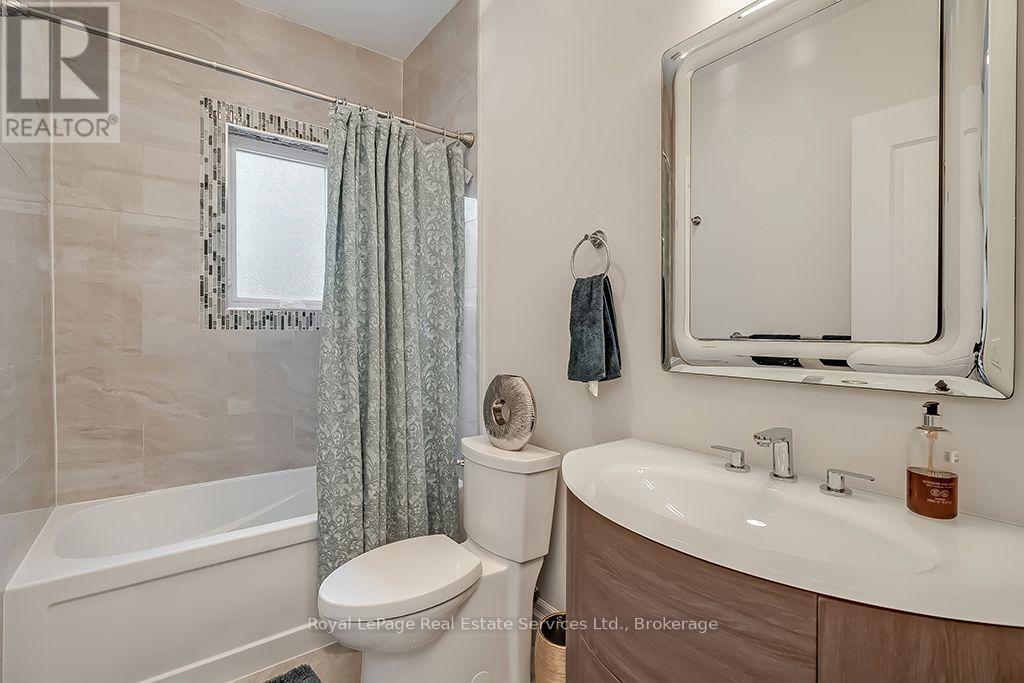 124 Paliser Court Property Photo 35