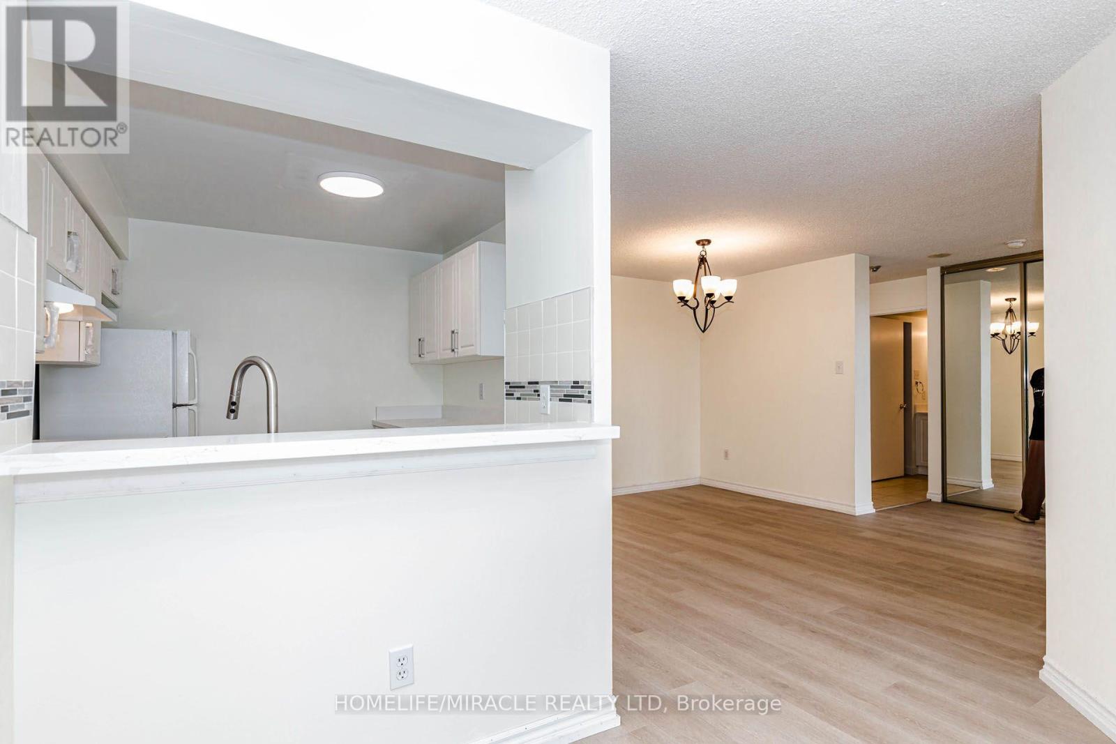 804 - 12 Laurelcrest Street Property Photo 22