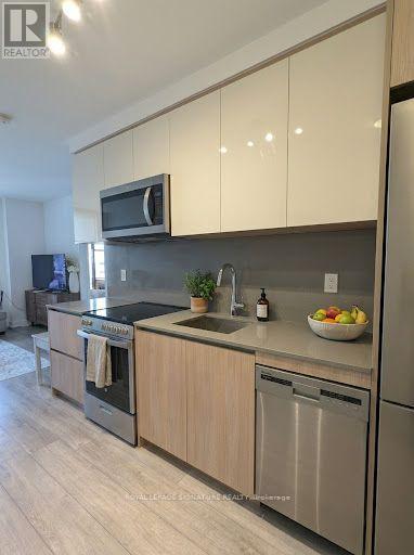 1121 - 3100 Keele Street Property Photo 4